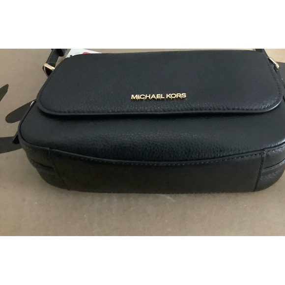 Michael Kors Bedford Legacy- NWT.. Large Flap Crossbody - Picture 2 of 4